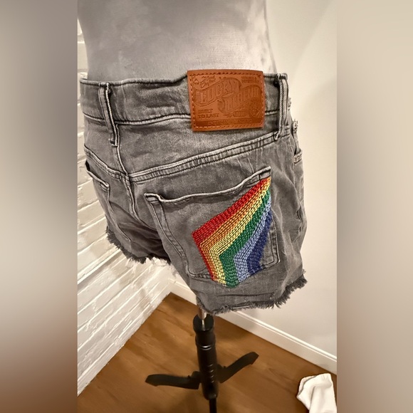 Lucky Brand Gray Jean Shorts with Pink Floyd and Rainbow Accents - Picture 6 of 7